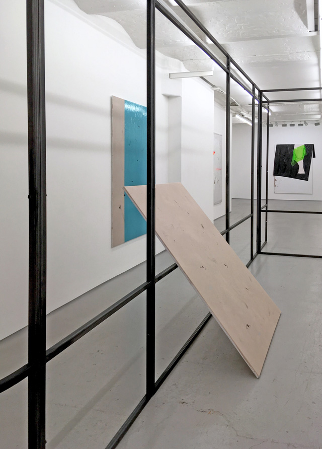 Peter Welz. Architectural Device for a Passage | Spacial Division, 2018. Steel and bolts, 260 x 645 x 350 cm, with Michaela Zimmer's 180106, 2018. Acrylic, lacquer on canvas, 160 x 120 cm. Installation view.