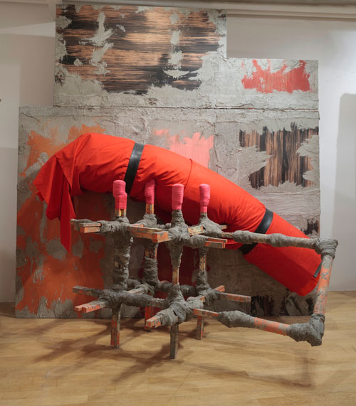 Phyllida Barlow. Untitled: contraption, 2015. Timber, plywood, scrim, cement, sand, paint, cardboard tube, upholstery foam, felt, fabric, rubber, 360 x 350 x 280 cm. Courtesy the artist and Hauser & Wirth. Photograph: Ruth Clark