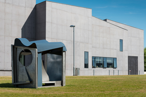 Anthony Caro. Palanquin, 1987-91. Photograph: Jonty Wilde. Installation view of Caro in Yorkshire at The Hepworth Wakefield. Image courtesy of Barford Sculptures Ltd.