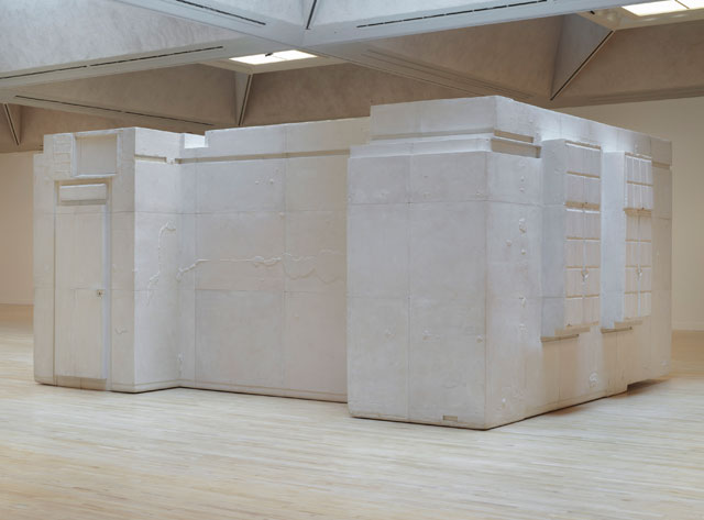 Rachel Whiteread. Untitled (Room 101), 2003. Plaster, wood and metal, 300 x 643 x 500 cm. National d’Art Moderne, Centre Pompidou, Paris, France. Purchased with the support of the Friends of the National Museum of Modern Art and the Clarence Westbury Foundation 2009.
© Rachel Whiteread. Photograph: © Tate.